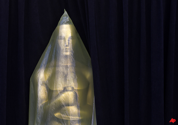 crystal to the rescue for 84th academy awards show