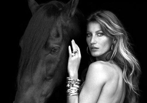 Gisele BÃ¼ndchen Goes Topless For Stuart Weitzman Ad Hollywood News 
