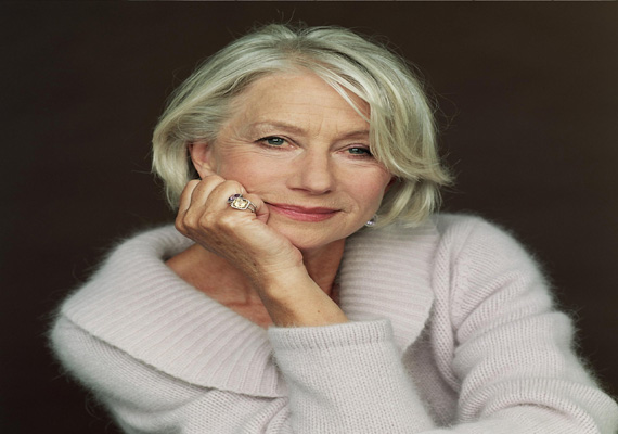 helen mirren stuns at red 2 premiere