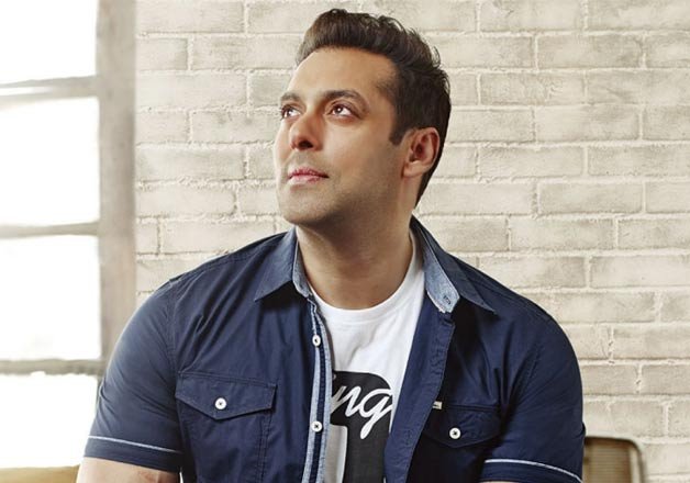 Salman Khan's 'return gift' pitch for online foray takes fans by storm