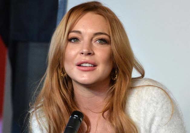 Lindsay Lohan Goes Topless In Selfie Hollywood News India Tv 