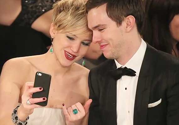 Jennifer Lawrence Incites Engagement Rumours Hollywood News India Tv