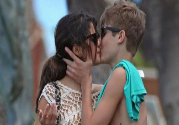 justin bieber gate crashes selena gomez s birthday bash see