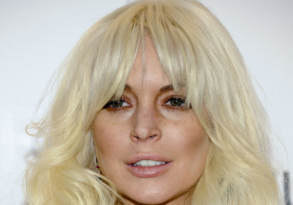 lindsay lohan to guest host snl