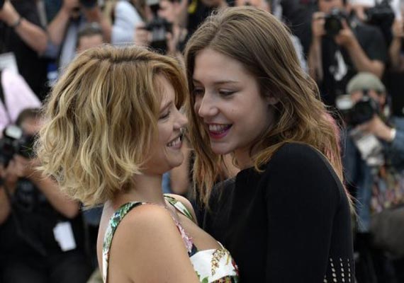 Sensual Lesbian Film Blue Is The Warmest Colour Wins Palme D Or At Cannes Hollywood News