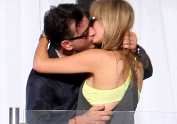 Charlie Sheen Lock Lips With Mystery Woman See Pics Hollywood News