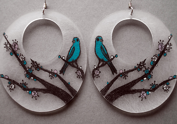entice woos women with flower inspired jewellery