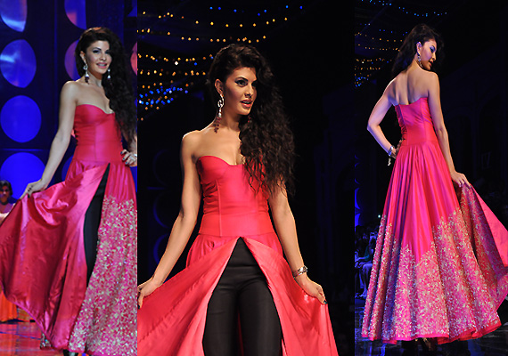 indian bridal fashion week jaqueline fernandez sets the