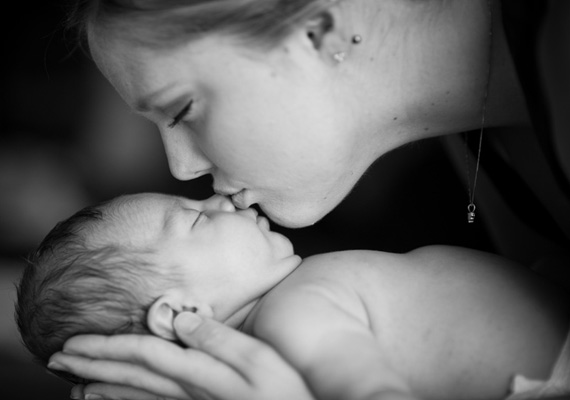 tips to get perfect pictures of new mum baby