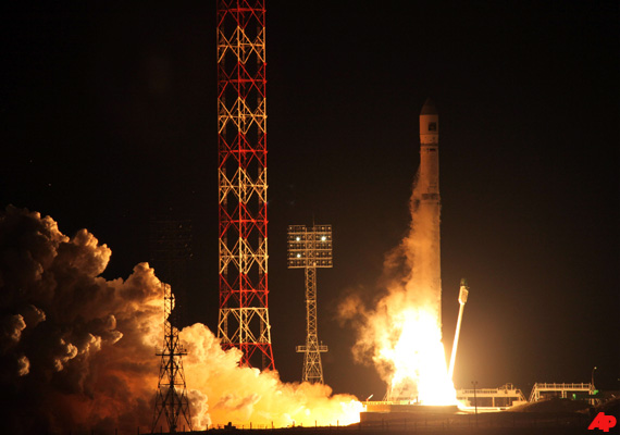 failed russian mars probe craft plunging back to earth