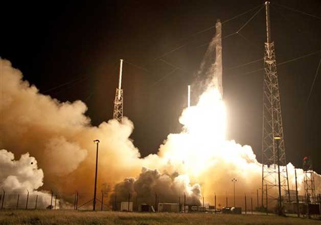 spacex launches for nasa no luck with rocket landing at sea