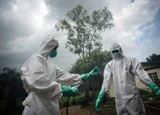hundreds of thousands of ebola vaccines to be ready in 2015