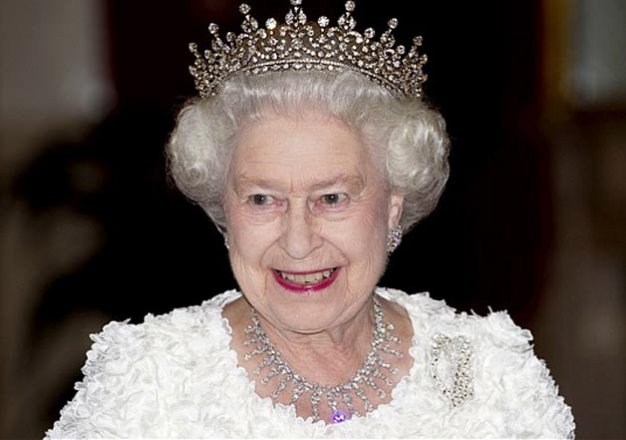 First time in history: Queen Elizabeth faces prospect of staff strike ...