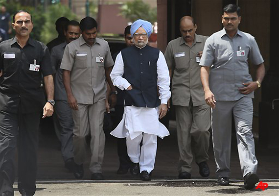 pm arrives in tehran to attend nam summit