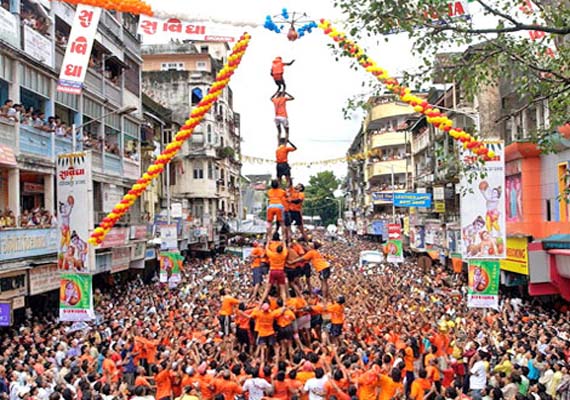 Colourful Dahi Handi fest draws millions in Mumbai | India News – India TV