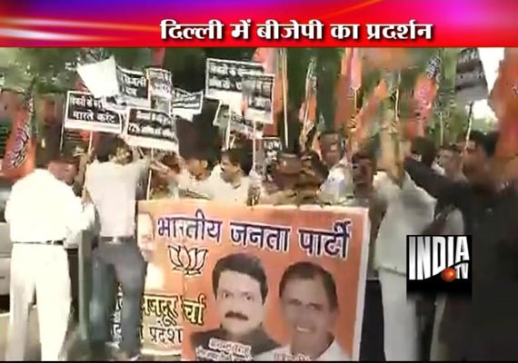 delhi police use water cannon on bjp workers staging anti