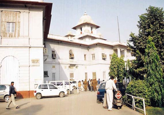 delhi court gives death sentence to 3 for honour killing