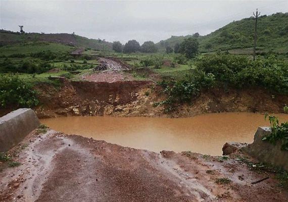 flood alert in 4 odisha districts 60 school boys rescued