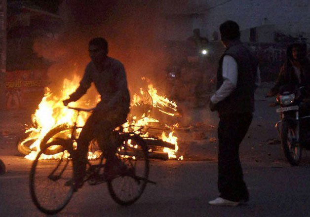 curfew imposed army called in as jat protesters go on