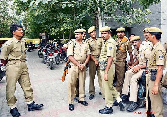 thirty three people arrested for rioting in east delhi s