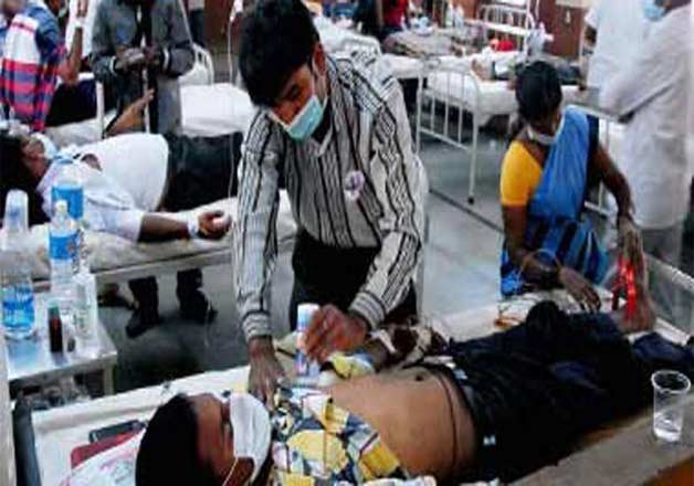 dengue toll rises to 14 in delhi hospitals to take in more