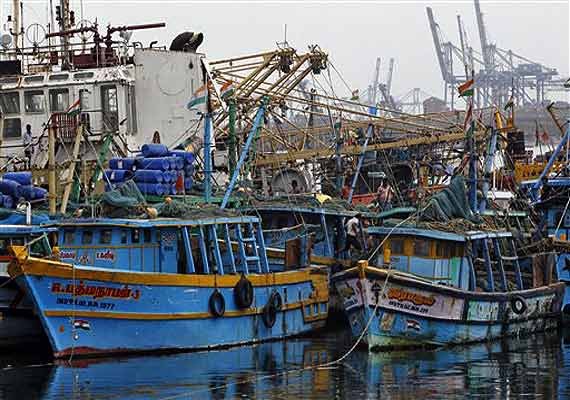42 indian fishermen held by pakistan maritime security