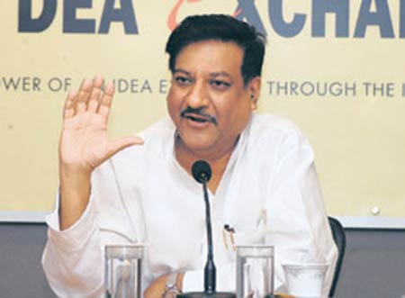 maharashtra cabinet expansion put off