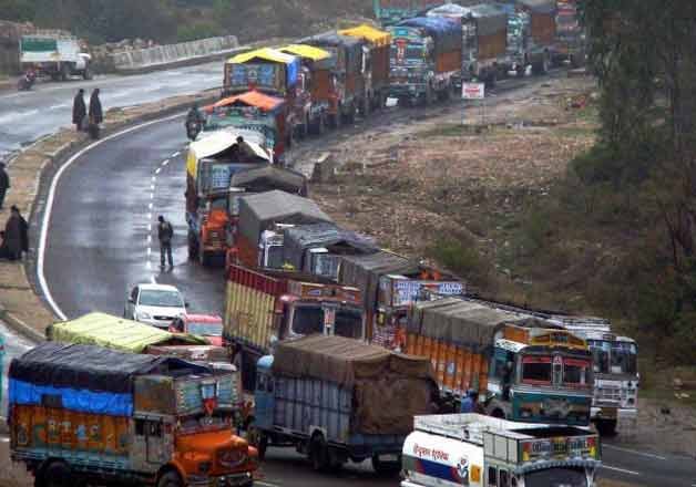 jammu srinagar nh restored for one way traffic