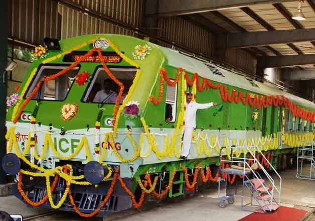 Go Green Railways Starts First Cng Powered Train Service India News India Tv
