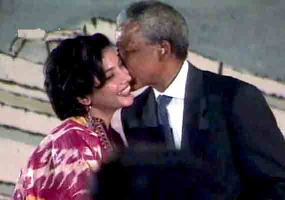 Know what happened when Nelson Mandela kissed Shabana Azmi | India News – India TV