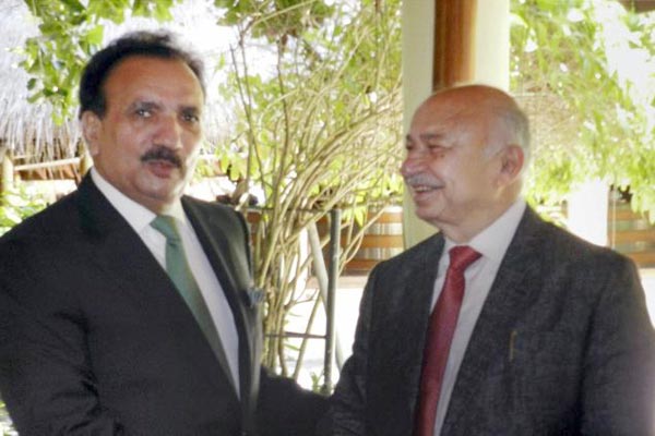 malik treated to lavish dinner by shinde india news india tv india tv news