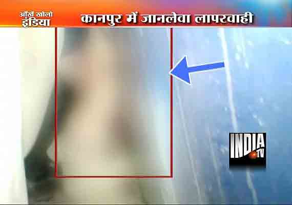 shocking woman dies while alighting from a train in kanpur