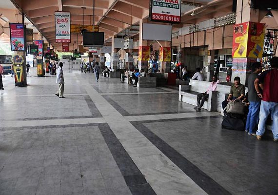 telangana shutdown begins in seemandhra against the decision