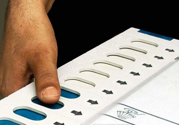 delhi elections 2015 230 crorepatis in fray congress fields