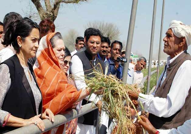 sonia gandhi seeks compensation for farmers hit by