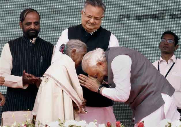 pm modi lauds 104 yr old woman who sold her goats to build