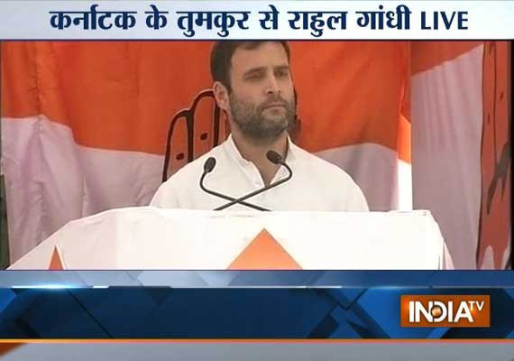 live rahul woos female voters at all women rally in tumkur