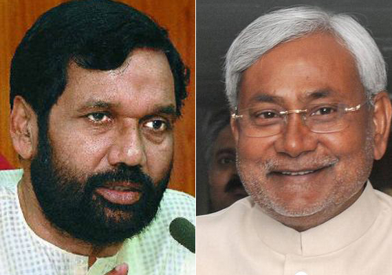 paswan slams nitish for raising lalu s misrule with