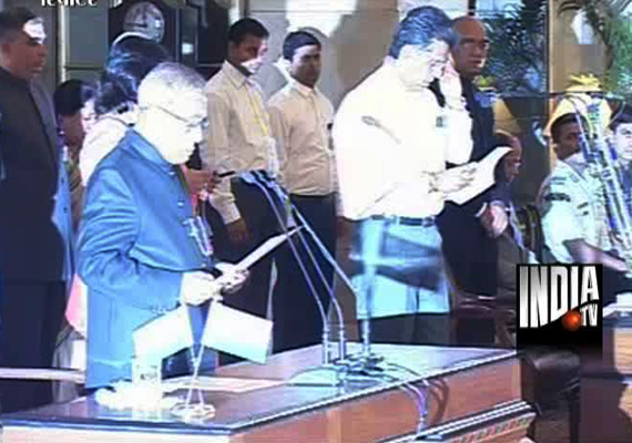 a look at the oath of office and secrecy read out by