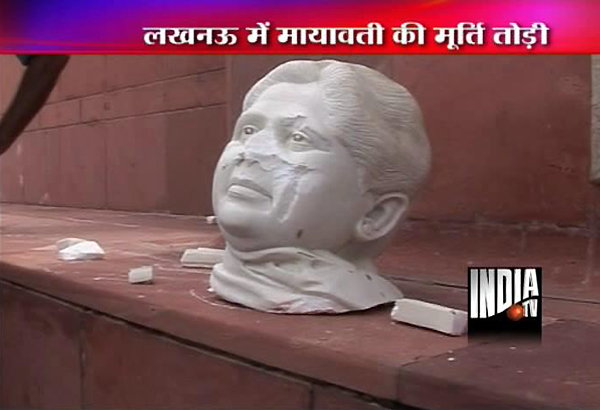 Mayawati statue replaced within 12 hours in Lucknow ...