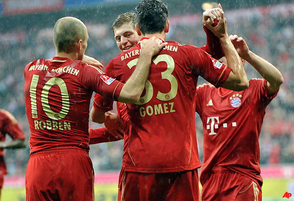 bayern beats hannover 2 1 in bundesliga