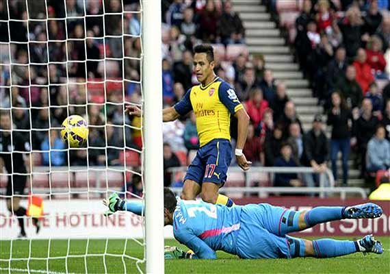 epl arsenal beats sunderland 2 0 with sanchez brace