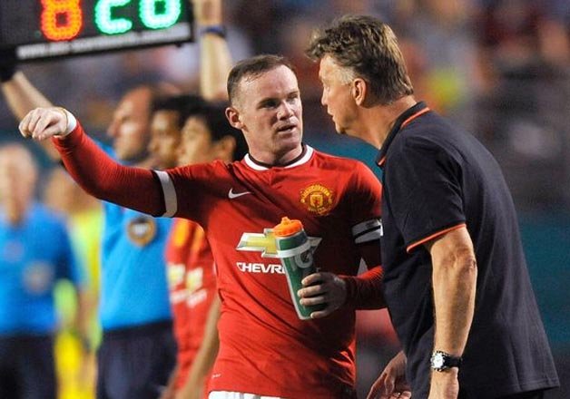 man united players at fault for bad form not coach van gaal