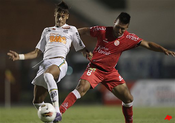 neymar scores as santos beats juan aurich 2 0