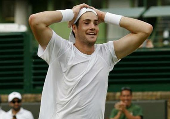 isner struggles into atlanta quarters