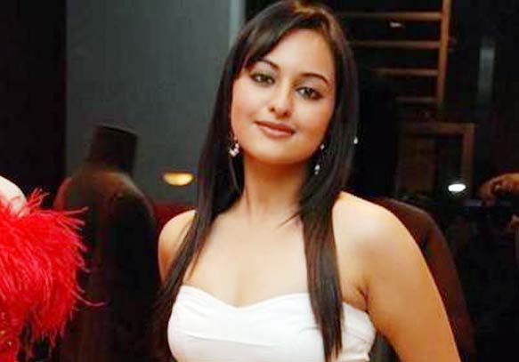 Sonakshi Refuses To Do Steamy Scenes In Race-2 Bollywood News