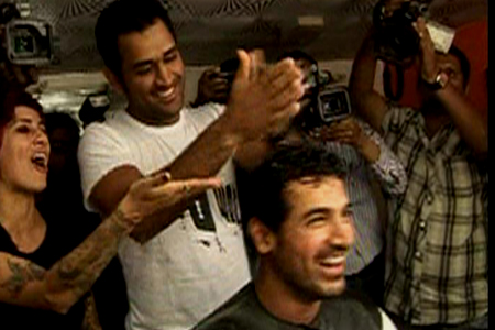John, Dhoni Turn Hair Stylists | Bollywood News – India TV