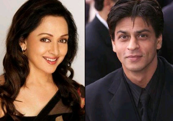 When Hema Malini combed Shah Rukh Khan's hair! | Bollywood News – India TV