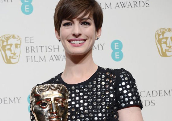 Clooney makes Hathaway go weak in knees | Hollywood News – India TV