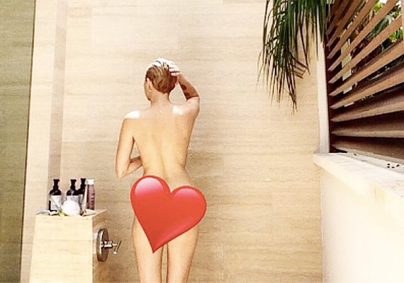 Miley Cyrus posts a nude picture of her in a shower Hollywood News photo